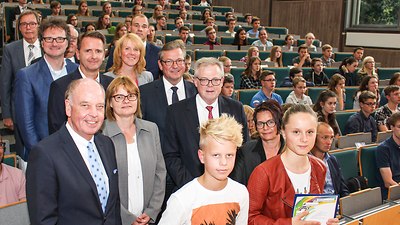 The sponsorship award of the economy ceremony in September 2017. -